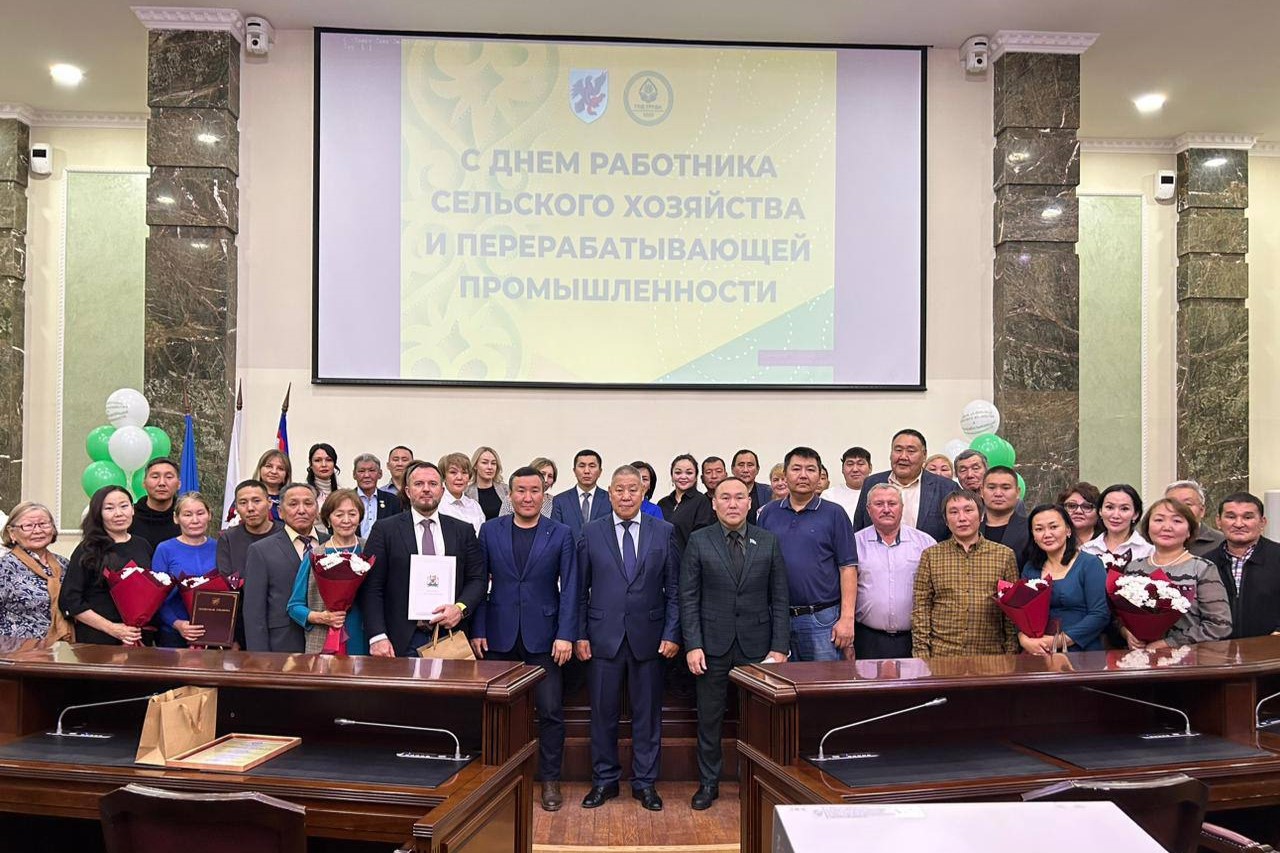 Глава Мархинского Свинокмплекса Денис Савостин получил награду Якутской городской Думы